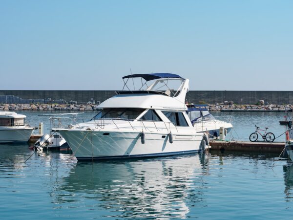 Como o flap barco influencia a performance e estabilidade da lancha?