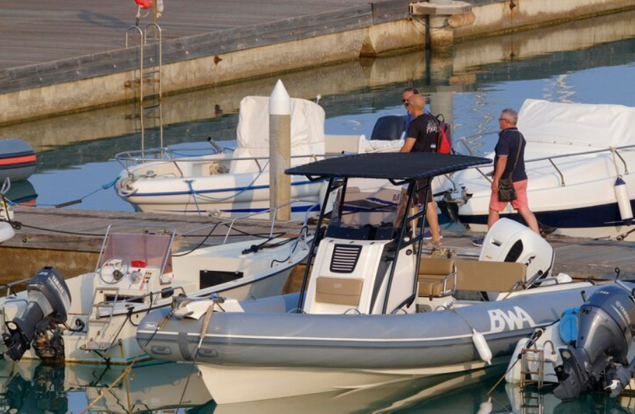 Qual motor de popa oferece o melhor desempenho para sua embarcação?
