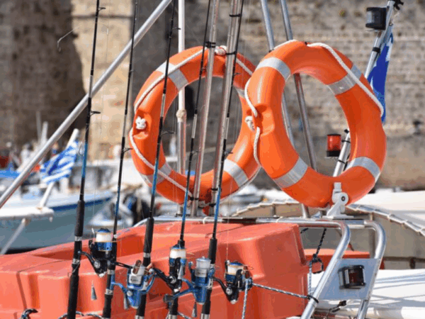 Quais equipamentos de segurança para embarcações são obrigatórios por lei?