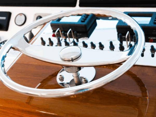 Som para lancha: como garantir qualidade de áudio e resistência à maresia?