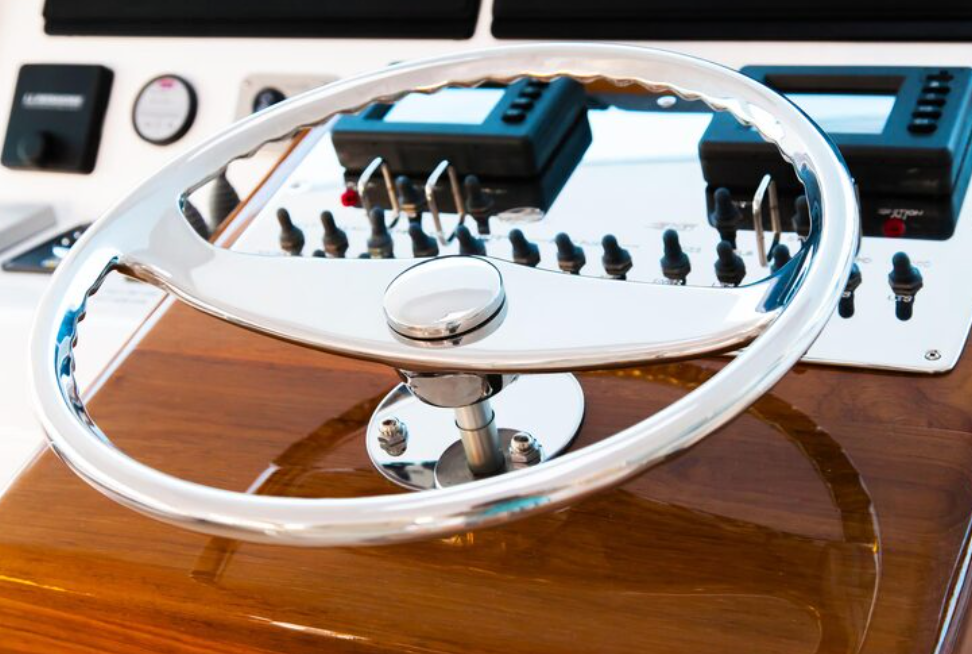 Som para lancha: como garantir qualidade de áudio e resistência à maresia?