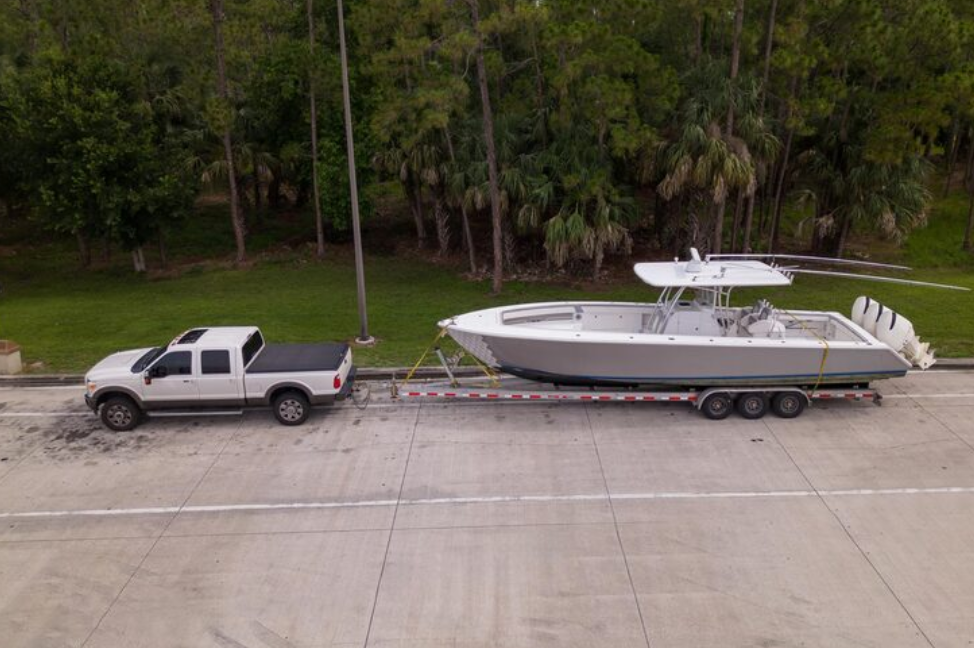 Como escolher a carreta para barco ideal para transporte seguro?