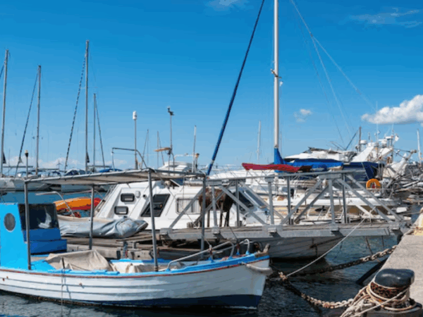 Automático para bombas: Como ele protege sua embarcação de alagamentos?