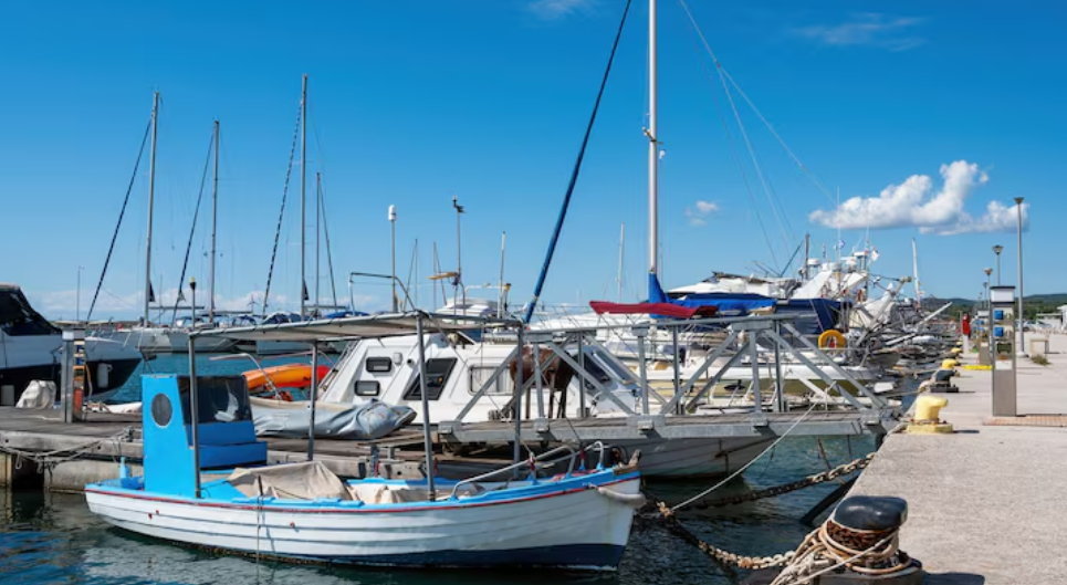 Automático para bombas: Como ele protege sua embarcação de alagamentos?